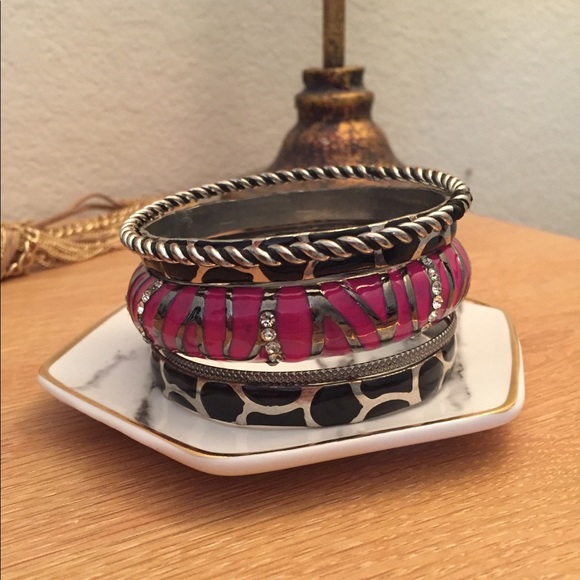 Bundle of 5 Buckle bracelets - Picture 4 of 11